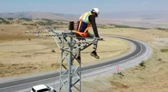 Muş'ta terör mağduru köylere elektrik hizmeti
