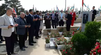 ATO Başkan Vekili Yılmaz, Haydar Aliyev'in mezarını ziyaret ettiATO Başkan Vekili Yılmaz'dan milletvekili Paşayeva'ya: 'Ruhun daima,...