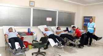 Siirt Belediyesi Personeli Kızılay Kan Bağışı Kampanyasına Destek Verdi