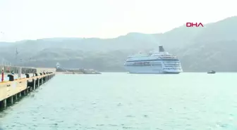 Amasra'ya 25. kez kruvaziyer turistleri geldi