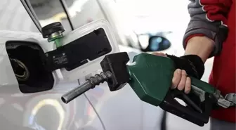 Benzine indirim var mı? 6 Ekim benzin fiyatları düştü mü, ne kadar oldu? Motorin, benzin indirim geldi mi?