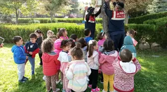 Bolu'da Jandarma Ekipleri Anaokulu Öğrencilerine Hayvan Sevgisi Aşılıyor