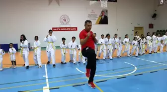 Depremzedelere Karate Kıyafeti Yardımı