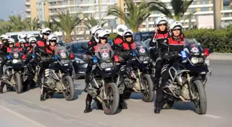 İzmir'de Motosikletli Polis Timleri 107 Aranan Şahsı Yakaladı