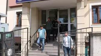 Adapazarı'nda bir kişi karısını ve yanındaki kişiyi silahla yaraladı