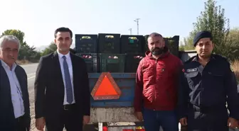 Yahyalı'da Jandarma Ekipleri Traktör Sürücülerine Reflektör Dağıttı