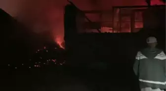 Amasya'da çıkan yangında 2 ev ve samanlık kullanılamaz hale geldi