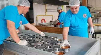 Bafra Belediyesi Aşevi, ihtiyaç sahiplerine sıcak yemek dağıtıyor