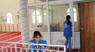 Gönüllü Gençler Aydın'da Cami Temizliği Yaptı