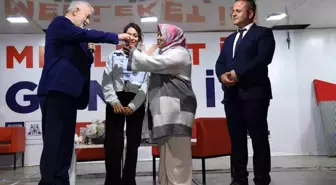 Isparta Belediye Başkanı Şükrü Başdeğirmen, yangında evini kaybeden Mercan ailesine yeni ev teslim etti