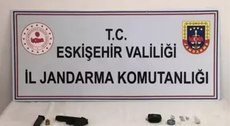 Eskişehir'de trafik kazasında uyuşturucu ve silah ele geçirildi