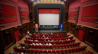 Bursa Kent Konseyi Şairler Yazarlar Çalışma Grubu Başkanı Faruk Anbarcıoğlu'nun liderliğindeki ekip, madde bağımlılığına dikkat çekmek için 'Koçyiğitler' filminin galasını gerçekleştirdi