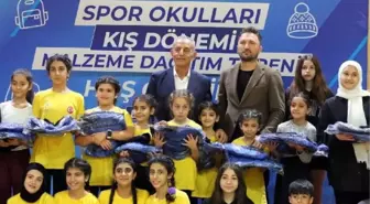 Küçükçekmece Belediyesi Spor Malzemeleri Dağıtım Töreni