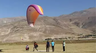 Türkiye Yamaç Paraşütü Hedef Eğitim Yarışması Erzincan'da Başladı