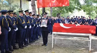 Ankara'daki yangında dumandan etkilenerek şehit olan itfaiye eri Eskişehir'de son yolculuğuna uğurlandı