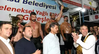 Aksu Belediyesi Geleneksel Yağlı Güreşleri'nde Mehmet Yeşil şampiyon oldu