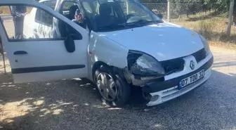 Elmalı'da lastik tamiri yapan otomobile çarpma: 2 yaralı