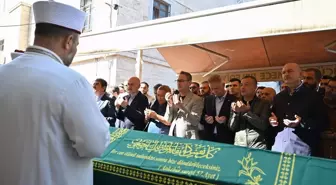 Başakşehir Belediye Başkanı Yasin Kartoğlu'nun annesi Fadime Kartoğlu için cenaze namazı kılındı