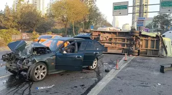 Beşiktaş'ta Otomobil ile Minibüs Çarpıştı: 4 Yaralı