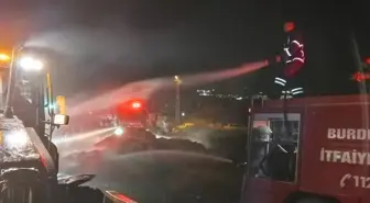 Burdur'da Samanlıkta Çıkan Yangında 2 Bin Saman Balyası Yandı