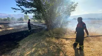 Erzincan'da çıkan ot yangınları itfaiye tarafından söndürüldü