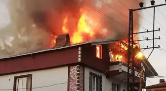 Karabük'ün Yenice ilçesinde çatı katında çıkan yangın hasara neden oldu