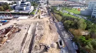 Metro çalışması nedeniyle yıllardır kapalı kalan caddenin esnafı isyanda