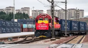 Çin ve Laos Arasında Yük Treni Seferleri Başladı