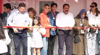 Gülben Ergen, Hatay'da açtığı okula depremde ölen Taha Duymaz'ın adını verdi