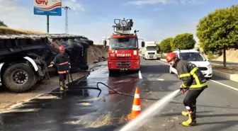 Şanlıurfa'da tır devrildi, sürücü yaralandı