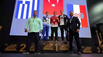 Adanalı sporcu Hatice Sizgen, 2023 IFMA Gençler Dünya Muay Thai Şampiyonası'nda dünya şampiyonu oldu