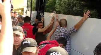 Diyarbakır'da Öcalan'ın çıkarılmasının yıldönümünde yapılan izinsiz yürüyüşte 103 kişi serbest bırakıldı