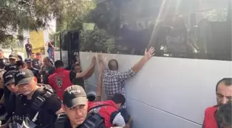 Diyarbakır'da Öcalan'ın çıkarılmasının yıl dönümünde izinsiz yürüyüşe polis müdahalesi