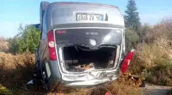 Kırıkkale'de hafif ticari araç şarampole devrildi, 3 kişi yaralandı