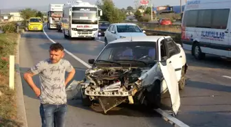 Manavgat'ta kaza: Otomobil bariyerlere çarptı, ardından başka bir araç çarptı