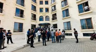 Halfeti'de otel yıkımında gerginlik çıktı