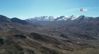 Şırnak Dağları Karla Kaplandı, Besiciler Kış Hazırlıklarına Başladı