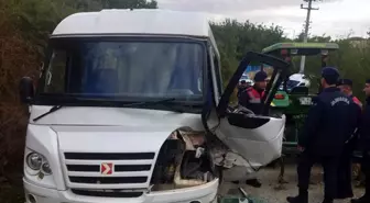 Çorum'da öğrenci servisi traktörün kazayağına çarptı