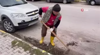 Emekli Temizlik İşçisi Sinop'ta Gönüllü Olarak Şehri Temizliyor