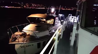 İstanbul Boğazı'nda arızalanarak sürüklenen tekne kurtarıldı