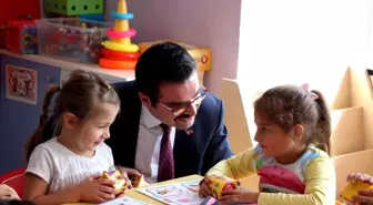 Afyonkarahisar Şuhut Kaymakamı Okul Öncesi Eğitimi Destekliyor