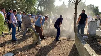 Edirne'de oğlu tarafından bıçaklanarak öldürülen kadın toprağa verildi