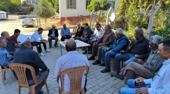 Doğanşehir Belediye Başkanı Durali Zelyurt, vatandaşların sorun ve talepleri yerinde dinliyor