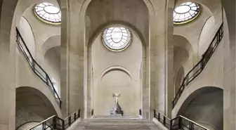 Louvre Müzesi Güvenlik Nedeniyle Kapandı