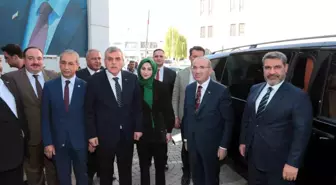 TBMM Başkanvekili Bekir Bozdağ Şanlıurfa Büyükşehir Belediyesi'ni ziyaret etti