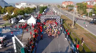 Binlerce sporcu 2. Uluslararası Konya Yarı Maratonu'nda 'iyilik' için koştu