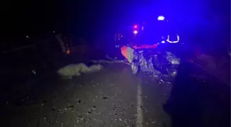 Isparta'da katliam gibi kaza! Kamyonetle çarpışan otomobildeki 5 kişi hayatını kaybetti