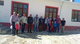 Emekli öğretmen 48 yıl sonra öğrencileriyle buluştu