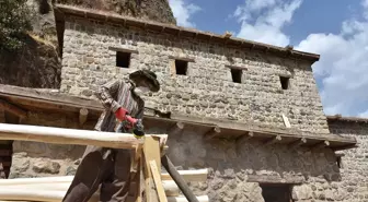 Hakkari'deki Tarihi Kale Evleri Turizme Kazandırılacak