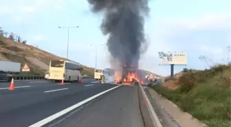 Kilyos'ta Kumaş Yüklü TIR Alev Alev Yandı